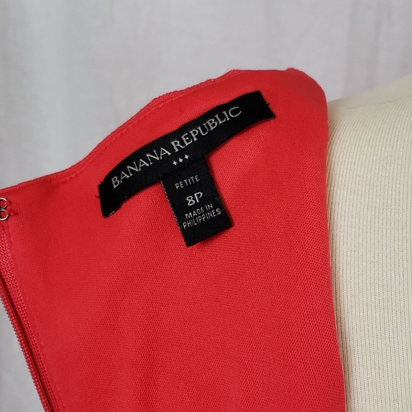 Banana Republic | Sleeveless with Bateau Neckline - Picture 7 of 8